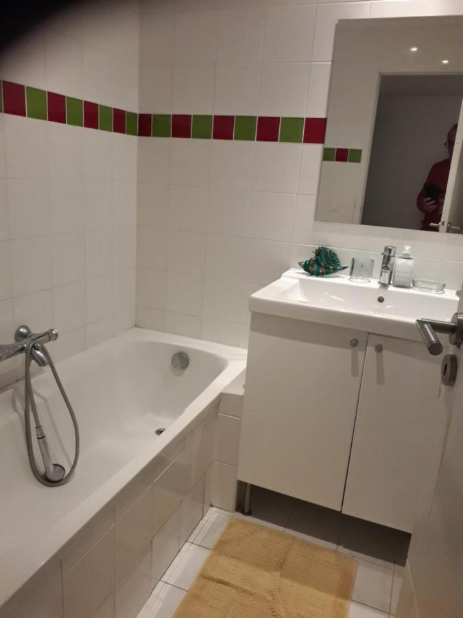 Patio2 Pezenas Centre Il Y A Plus Cher Mais C Est Moins Bien المظهر الخارجي الصورة